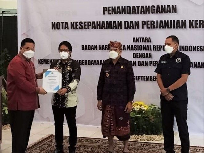 podiumnews.com-Bupati Giri Prasta Terima Penghargaan P4GN
